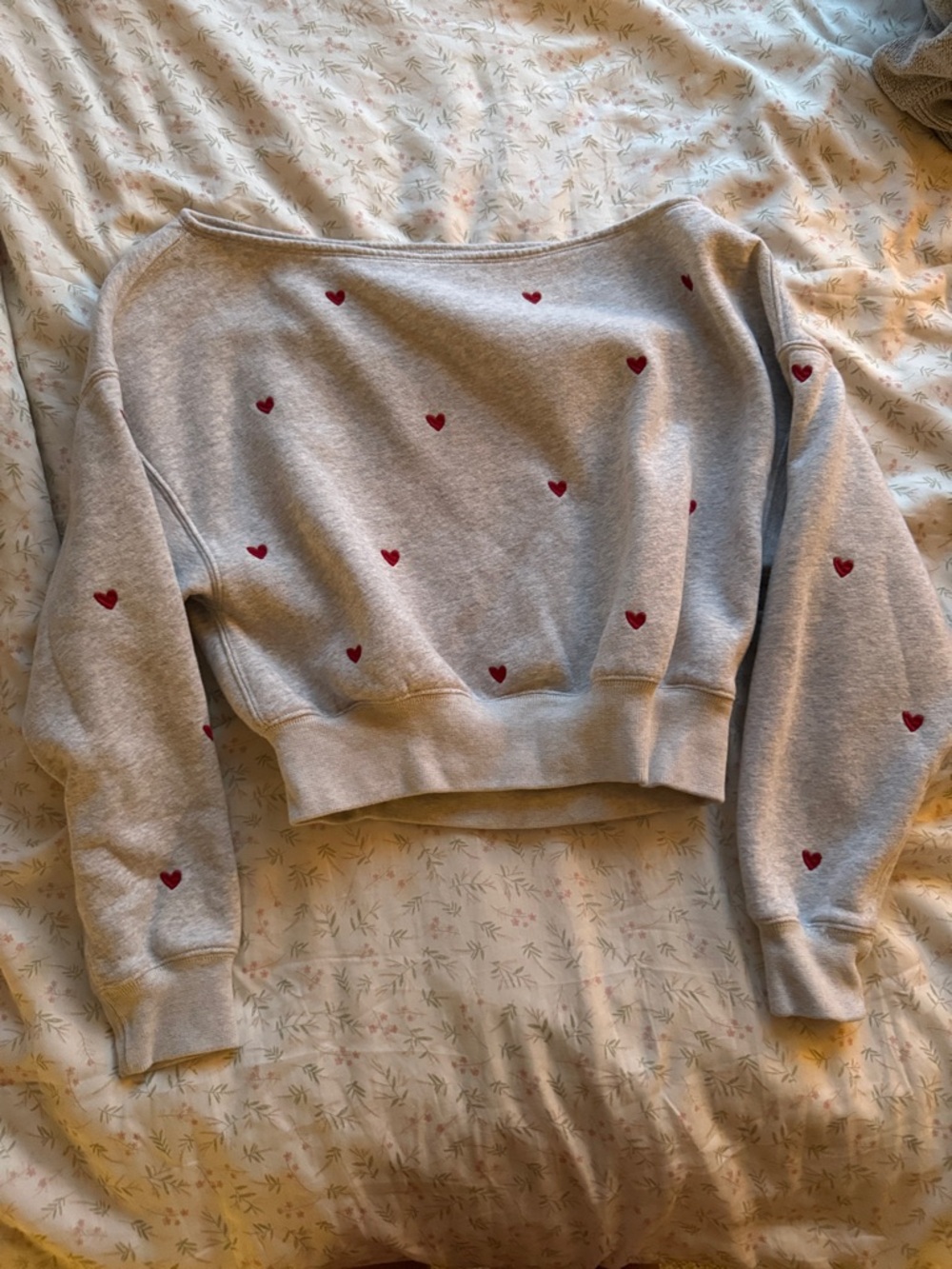 Abercrombie & Fitch Gray Cropped Sweatshirt with Red Heart Prints